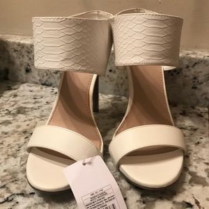 New size 8 White stilettos
